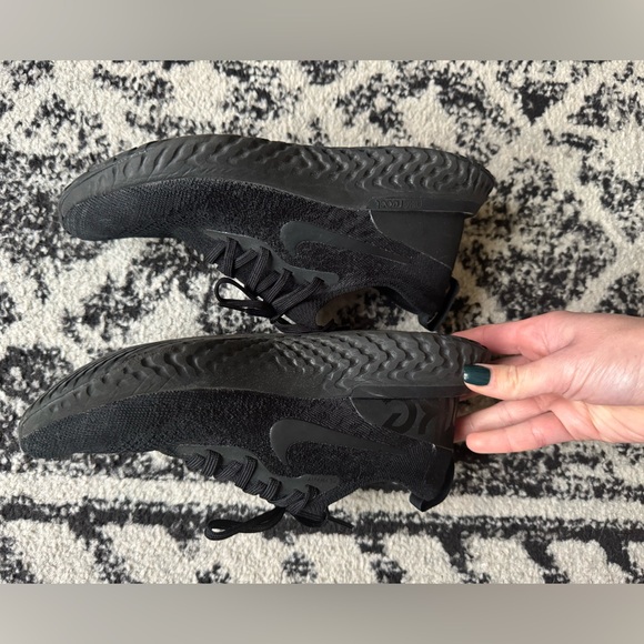 Nike Epic React Flyknit Triple Black Sneakers AQ0067-003 Men's 7 Women's 8.5 - Picture 7 of 8
